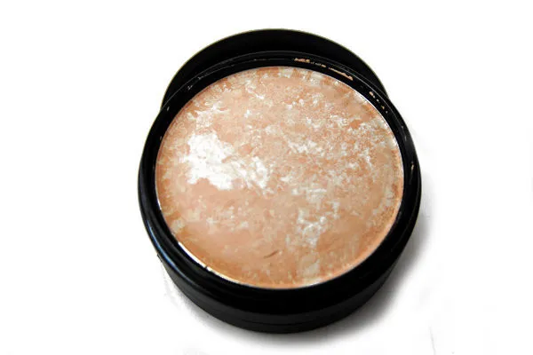 Пудра Chanel The fashionable glamour powdery cake baked 10g