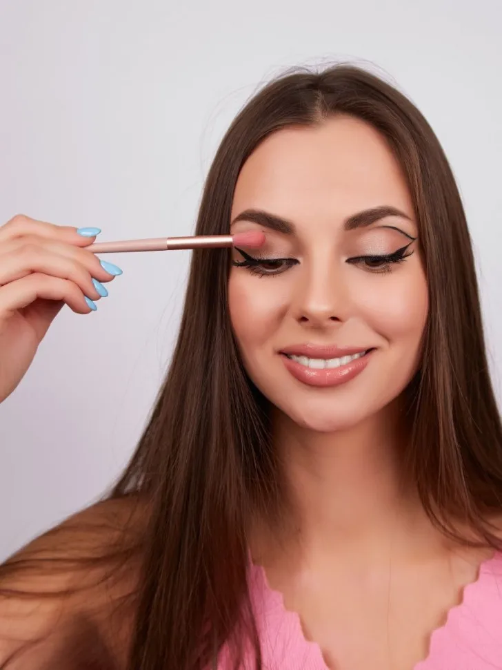 Пушистая кисть  Lorilac для растушевки теней № 05